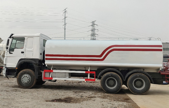 Charge utile de 30 tonnes, réservoir d'eau d'occasion, camion sinotruck HOWO 6X4 10 roues 375HP 20000 litres