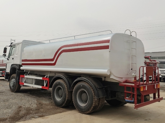 Charge utile de 30 tonnes, réservoir d'eau d'occasion, camion sinotruck HOWO 6X4 10 roues 375HP 20000 litres