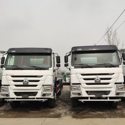 Sinotruck HOWO 371HP 6X4 Camion réservoir d'eau avec capacité du moteur&gt; 8L et conception durable
