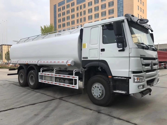 Sinotruck HOWO 6X4 371HP 380HP 20000L camion-citerne à carburant avec certification GCC et pneus