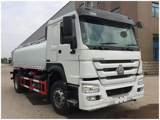 SINOTRUK HOWO 6X4 Camion à réservoir de carburant d'occasion 20m3 25m3 375HP 371HP Wd615.69 Capacité du moteur&gt; 8L
