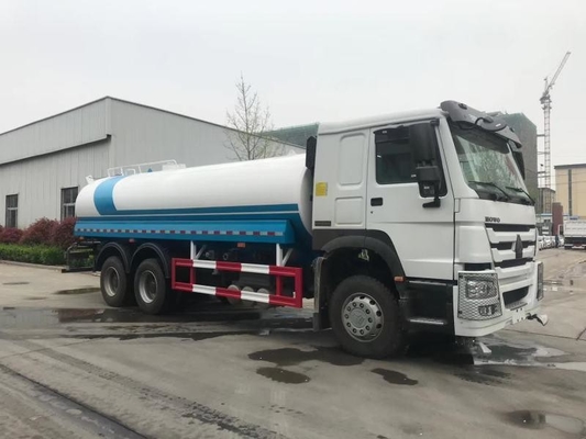Capacité de stockage d'huile de 25m3 Sinotruck HOWO 6X4 Camion réservoir de carburant avec 2 extincteurs