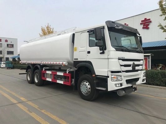 3000 Gallons 5000 Gallons 4X2 Camion à carburant 6 roues Camion pétrolier Camion-citerne avec direction Zf8118