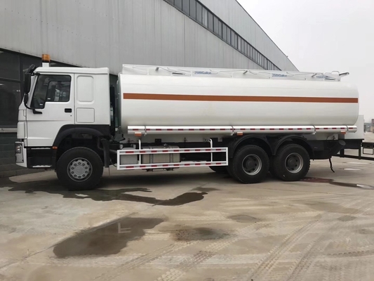 3000 Gallons 5000 Gallons 4X2 Camion à carburant 6 roues Camion pétrolier Camion-citerne avec direction Zf8118