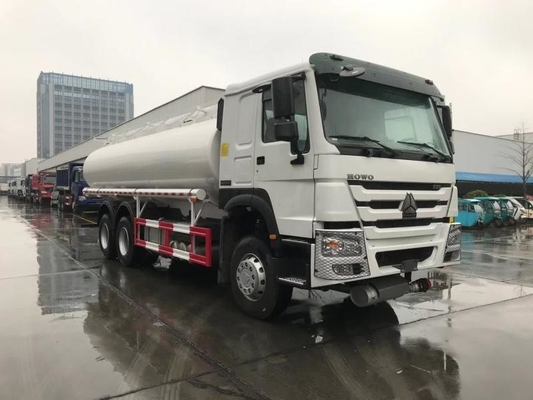 Capacités élevées 20000L 25000L Camion d'occasion Sinotruck HOWO Camion-citerne pétrolière pour le stockage du pétrole