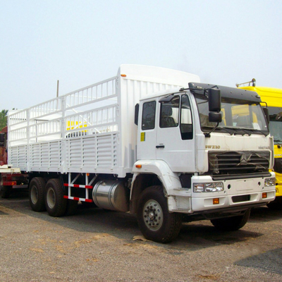 Sinotruck 6X4 Capacité du moteur&gt; 8L 371HP 30 TONNES