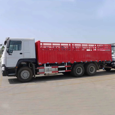 6X4 Sinotruk Véhicule de transport Box Cargo Truck avec support de pièces détachées techniques