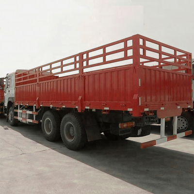 6X4 Sinotruk Véhicule de transport Box Cargo Truck avec support de pièces détachées techniques