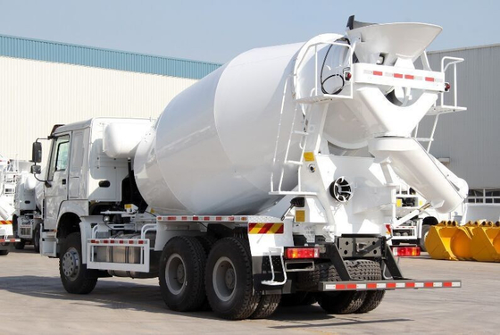 5600X2300X1500 Camion de mélangeur de béton à dimension de seau avec système de direction Zf8118