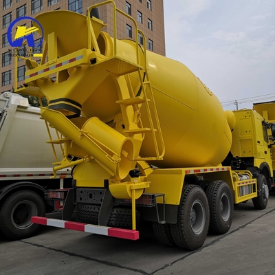 Sinotruk HOWO 8 Cbm 9cbm 10cbm Ciment mélangeur avec une puissance maximale de 300-400 chevaux