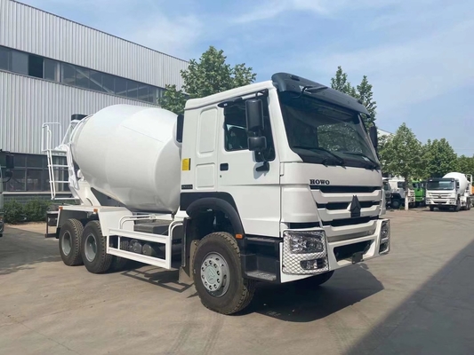 Transmission manuelle 6-10 Cbm Sinotruk HOWO camion mélangeur avec double réducteur d'essieu de conduite