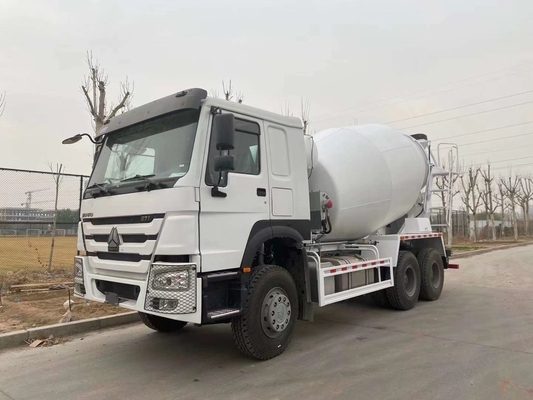 Transmission manuelle 6-10 Cbm Sinotruk HOWO camion mélangeur avec double réducteur d'essieu de conduite