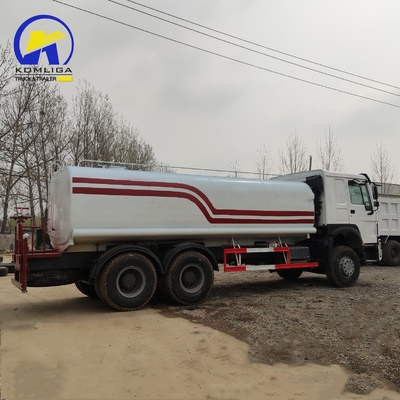6X4 20m3 371HP Sinotruck HOWO Camion réservoir d'eau avec axe arrière Hc16 et réservoir de carburant 400L