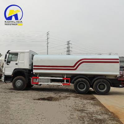 6X4 20m3 371HP Sinotruck HOWO Camion réservoir d'eau avec axe arrière Hc16 et réservoir de carburant 400L