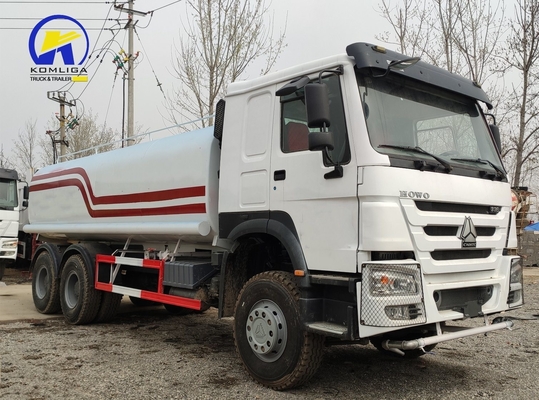 6X4 20m3 371HP Sinotruck HOWO Camion réservoir d'eau avec axe arrière Hc16 et réservoir de carburant 400L