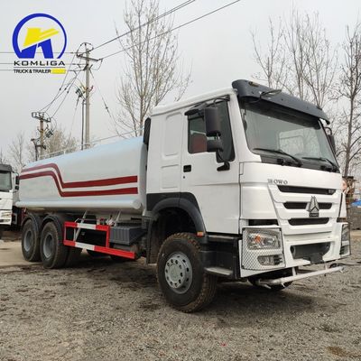 20 mètres cubes Sinotruck HOWO 6X4 Camion réservoir d'eau à aspersion avec moteur Wd615.47