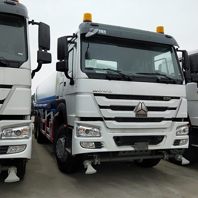 Sinotruk HOWO Cabine de camion réservoir d'eau avec un couchage et deux sièges Capacité du moteur&gt; 8L