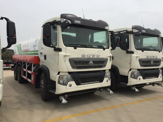 Sinotruk HOWO Cabine de camion réservoir d'eau avec un couchage et deux sièges Capacité du moteur&gt; 8L