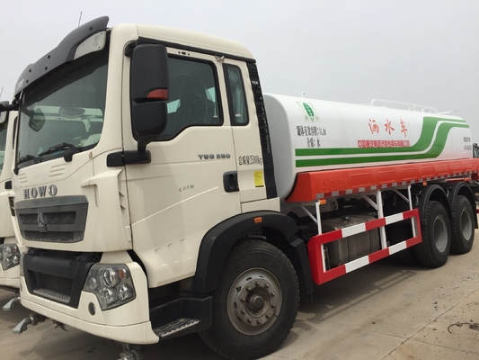 Sinotruk HOWO Cabine de camion réservoir d'eau avec un couchage et deux sièges Capacité du moteur&gt; 8L