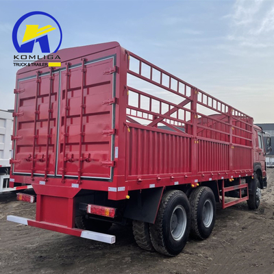 Sinotruck HOWO Camion à rames à clôture à 10 roues 6X4 Dolly Full Side Wall Board Camion à conteneurs