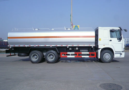 12 16m zone d'aspersion distributeur de carburant camion HOWO Shacman réservoir de carburant camion de ravitaillement