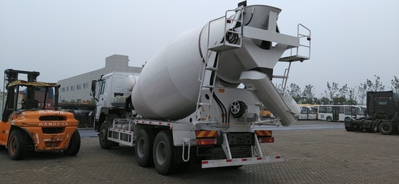 8 à 10 cbm HOWO Shacman Cement Mixer Truck Transmission manuelle pour l'Afrique