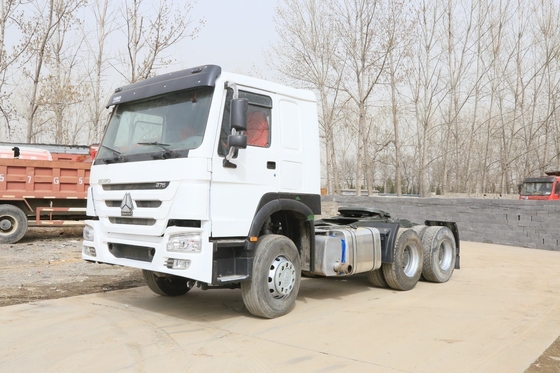 Capacité de 25-30 tonnes HOWO CNG Tractor Truck/ Cargo Truck/ pour le transport de grande capacité