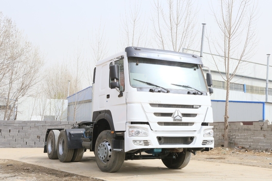 Capacité de 25-30 tonnes HOWO CNG Tractor Truck/ Cargo Truck/ pour le transport de grande capacité
