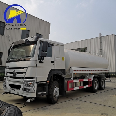 Sinotruk HOWO 4X2/6X4/8X4 Camion-citerne à eau de 20cbm avec capacité de cabine et de moteur &gt; 8L
