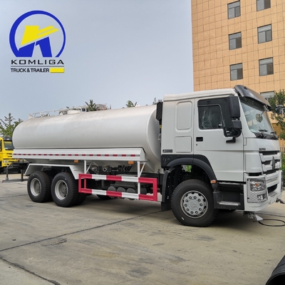 Sinotruk HOWO 4X2/6X4/8X4 Camion-citerne à eau de 20cbm avec capacité de cabine et de moteur &gt; 8L