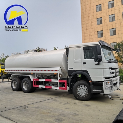 Sinotruk HOWO 4X2/6X4/8X4 Camion-citerne à eau de 20cbm avec capacité de cabine et de moteur &gt; 8L