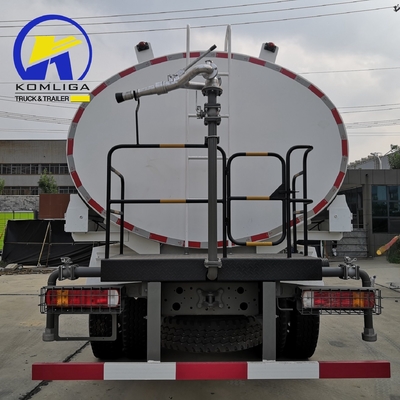 Sinotruk HOWO 4X2/6X4/8X4 Camion-citerne à eau de 20cbm avec capacité de cabine et de moteur &gt; 8L