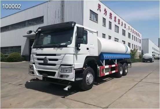 Sinotruk HOWO 6X4 Truck à eau à pulvérisation avec une soupape API, un lit et deux sièges