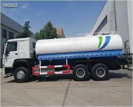 Sinotruk HOWO 6X4 Truck à eau à pulvérisation avec une soupape API, un lit et deux sièges