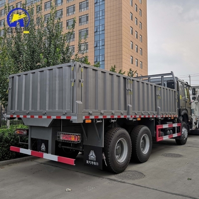 6X4 roue motrice Sinotruk HOWO camion à clôture à plat pour le transport de votre cargaison