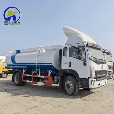 16 tonnes Capacité de chargement Arbre arrière Sinotruk HOWO 6X4 Camion réservoir d'eau Camion d'eau potable