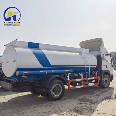 16 tonnes Capacité de chargement Arbre arrière Sinotruk HOWO 6X4 Camion réservoir d'eau Camion d'eau potable