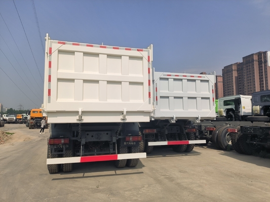 Style de levage avant HOWO 10 pneus 20cbm 6X4 camion poubelle avec transmission manuelle