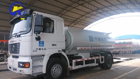 Shacman F2000 4X2 270HP 10cbm Camion-citerne à carburant avec élévation hydraulique à bascule ventrale
