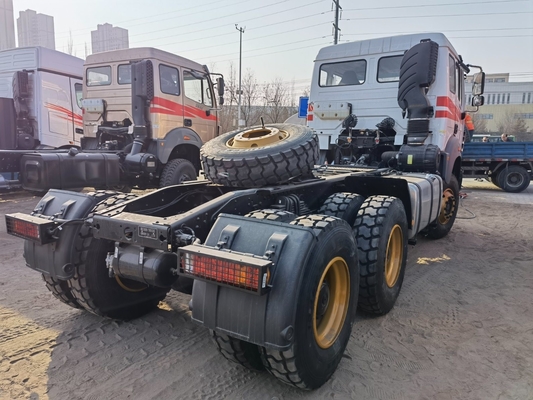 Chauffage de carburant en alliage d'aluminium de 400 litres 6X4 Beiben Tracteur Tête de camion avec capacité du moteur&gt; 8 litres