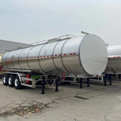 Camion utilitaire à 3 essieux avec réservoir de carburant en aluminium et boîte à outils 1 PCS