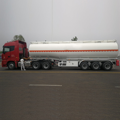 3 essieux 45000 litres réservoir de carburant remorque avec une capacité de charge de 50 tonnes et 12r22.5 pneus
