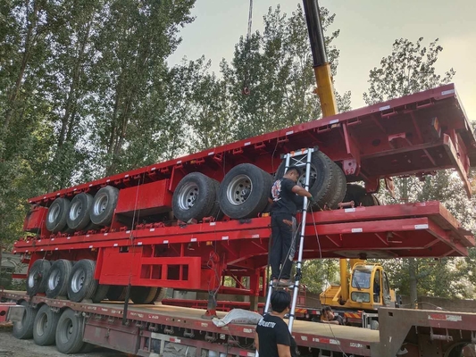 Le transport est facilité grâce à une semi-remorque à trois essieux et à des pneus 315/80r22.5