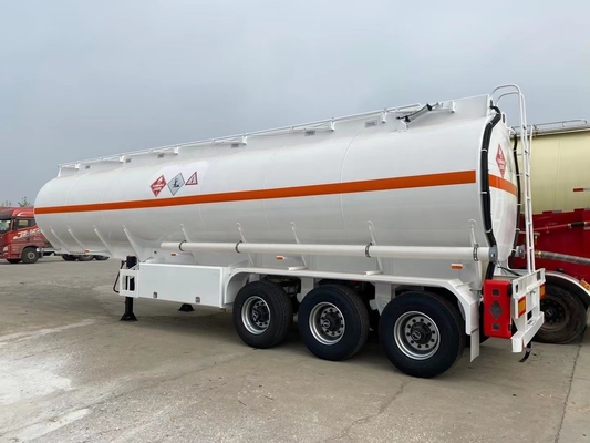 Transport de l'huile de palme d'eau 45000 litres réservoir de carburant remorque avec 2 tuyaux de déchargement