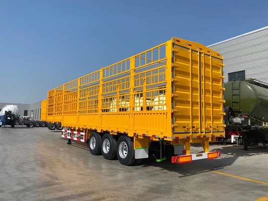 Semi-remorque à clôture à 3 essieux avec une base de roue de 7000-8000 mm et une capacité de 40 à 60 tonnes