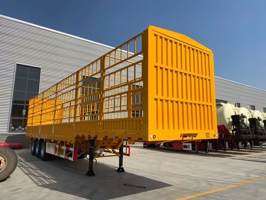 Semi-remorque à clôture à 3 essieux avec une base de roue de 7000-8000 mm et une capacité de 40 à 60 tonnes