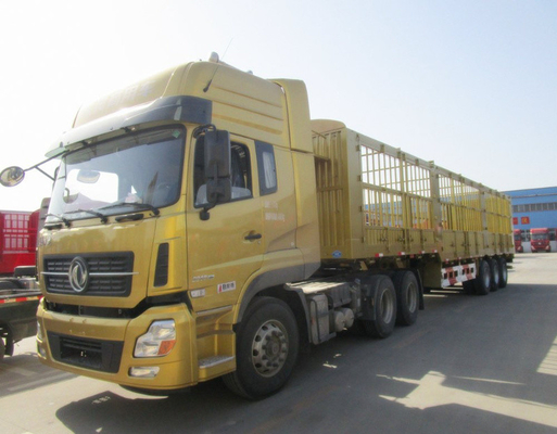 Semi-remorque à clôture en acier à 3 essieux de 40 à 60 tonnes de taille 13000x2500x3900 mm