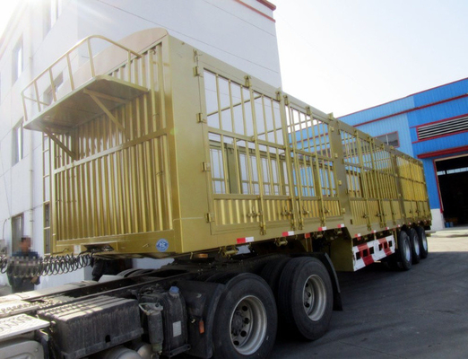 Semi-remorque à clôture en acier à 3 essieux de 40 à 60 tonnes de taille 13000x2500x3900 mm