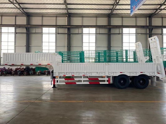Le transport des sacs de ciment facilité grâce à la semi-remorque et au système de freinage antiblocage ABS