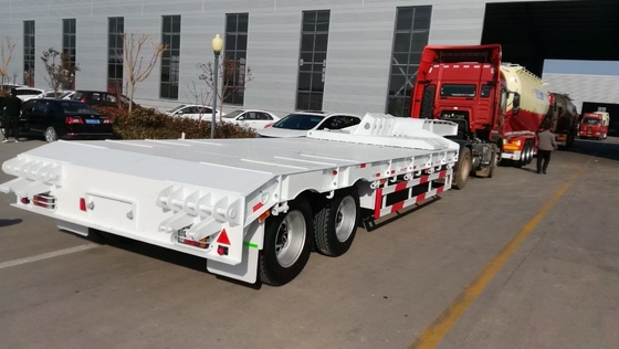 Sinotruk HOWO 3 essieux 60 t remorque semi-basse avec rampe 7000-8000 mm